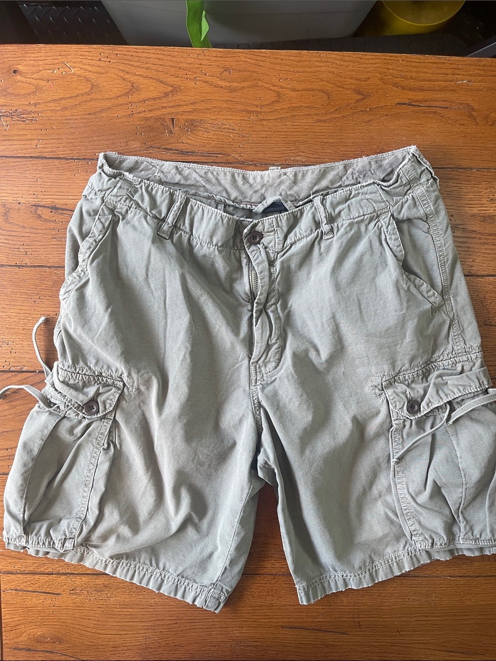 J. Crew Men's Cargo Shorts in Light Olive